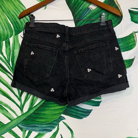 Old Navy Size 6 Black Denim White Daisy Embroidered Cuffed Summer Spring Shorts - Picture 2 of 10